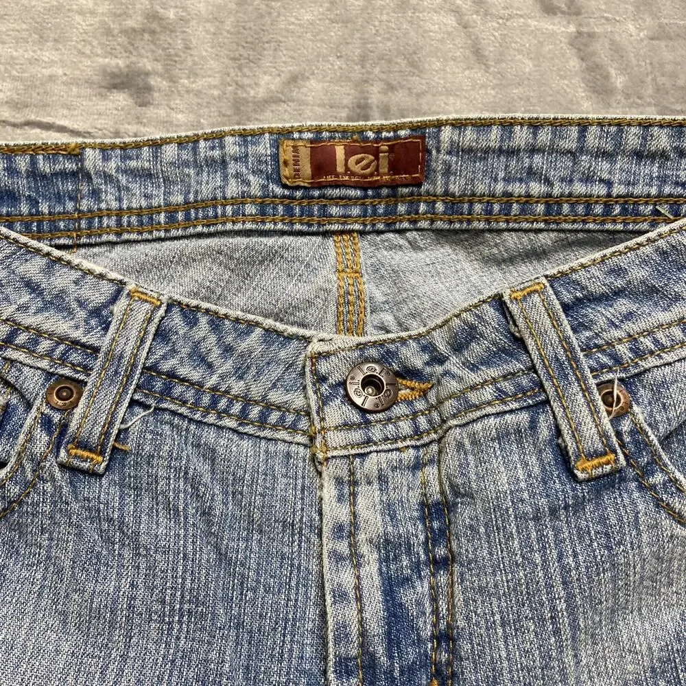 l.e.i. Faded Denim Shorts Women’s Size 1 Light Blue‎ Denim